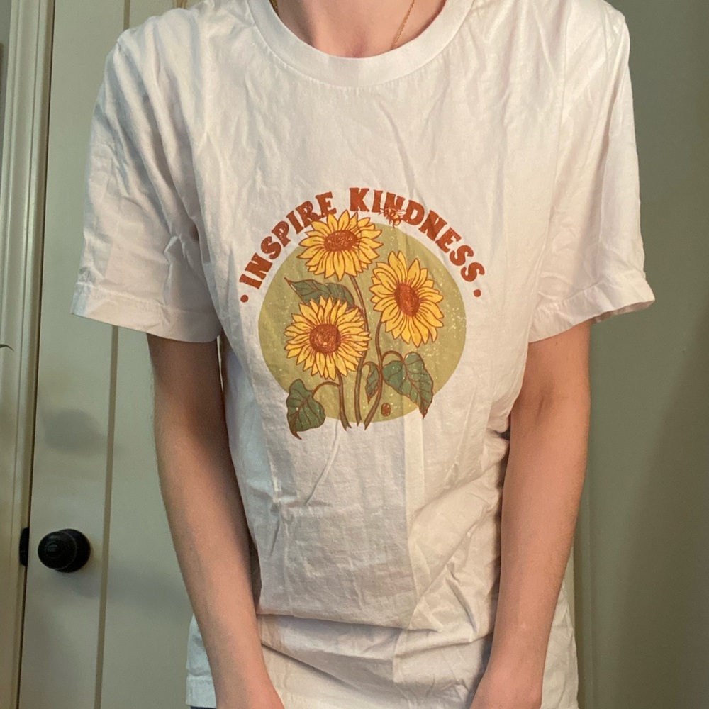 Inspire kindness tee🌻